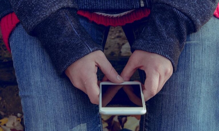 iphone20by20pixabay20StockSnap20crop1 768x462